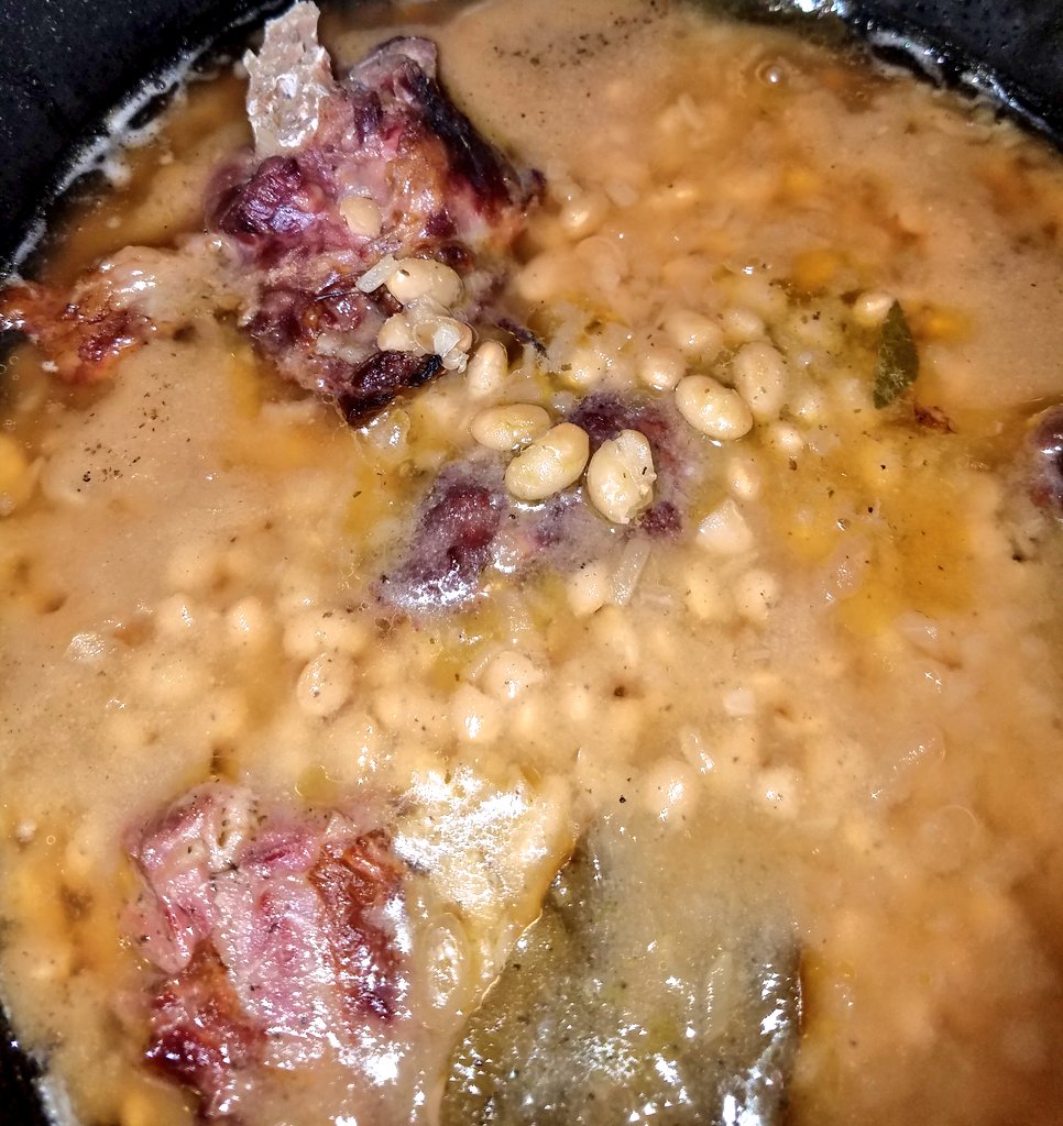 theribboxx's tweet image. Happy Thanksgiving!! #navy #beans #hamhocks