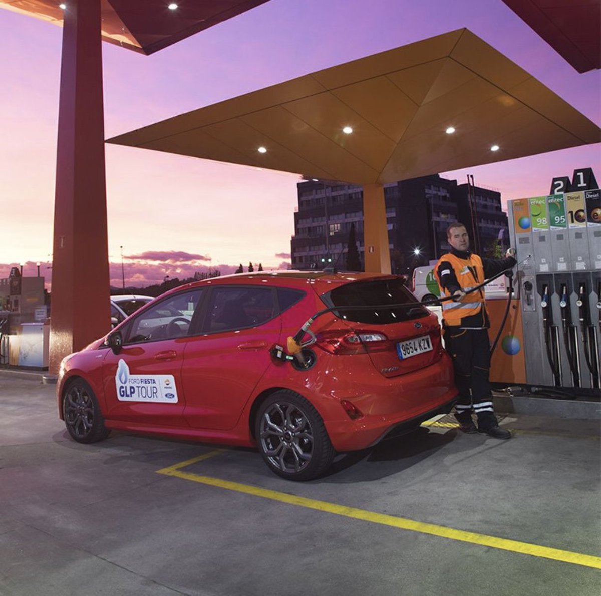 ¡Increíble recorrido a bordo de nuestro ¡FordFiestaGLP! En el #GLPTour. Aquí ha demostrado su auténtica valentía.😃
🏁 8 etapas. 
🛣 3.316 km. 
🔋 1.000 km de autonomía.🔝

¡Nada pudo parar al #FordFiesta en su lucha por la movilidad sostenible!
¡Enhorabuena equipo! #Ford <a href="/Repsol/">repsol</a>