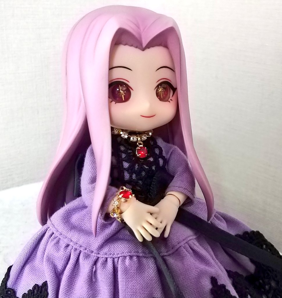 e4aRooLsd3dNIbk's tweet photo. 푸파낭(@PUPA_nang)님 택배 이제 발견해서 까봤는데... 진짜 정신 혼미하다... 영롱하게 빛나는 목걸이와 팔찌   자체 발광이라는 그 말이 맞는것같네요ㅠㅜ https://t.co/V8f99P9PM9