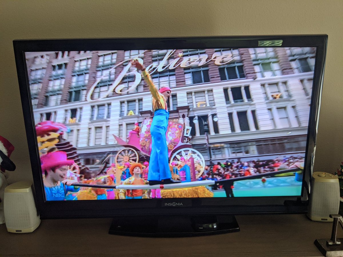 HEY @GammaPhiCircus!!!  Representing @IllinoisStateU at the #MacysDayParade ! #redbirdproud