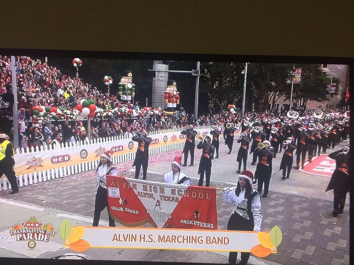 SuptCNelson's tweet image. Proud of our @AlvinHSJackets Band @alvinband @AlvinISD at the @HEB Thanksgiving Day Parade!