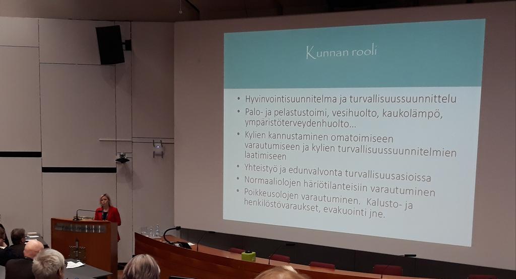 Hallinnon- ja kuntatutkimuksen tiedepäivillä 2019 kuultiin mielenkiintoinen puheenvuoro Kuhmon kaupunginjohtaja Tytti Määtältä turvallisuudesta harvaan asutun kunnan näkökulmasta. #hyvinvointi #turvallisuus #HKTP2019 <a href="/tyttimaatta/">Tytti Määttä</a> <a href="/FocusLocalis/">Focus Localis ry</a> @HTseura
