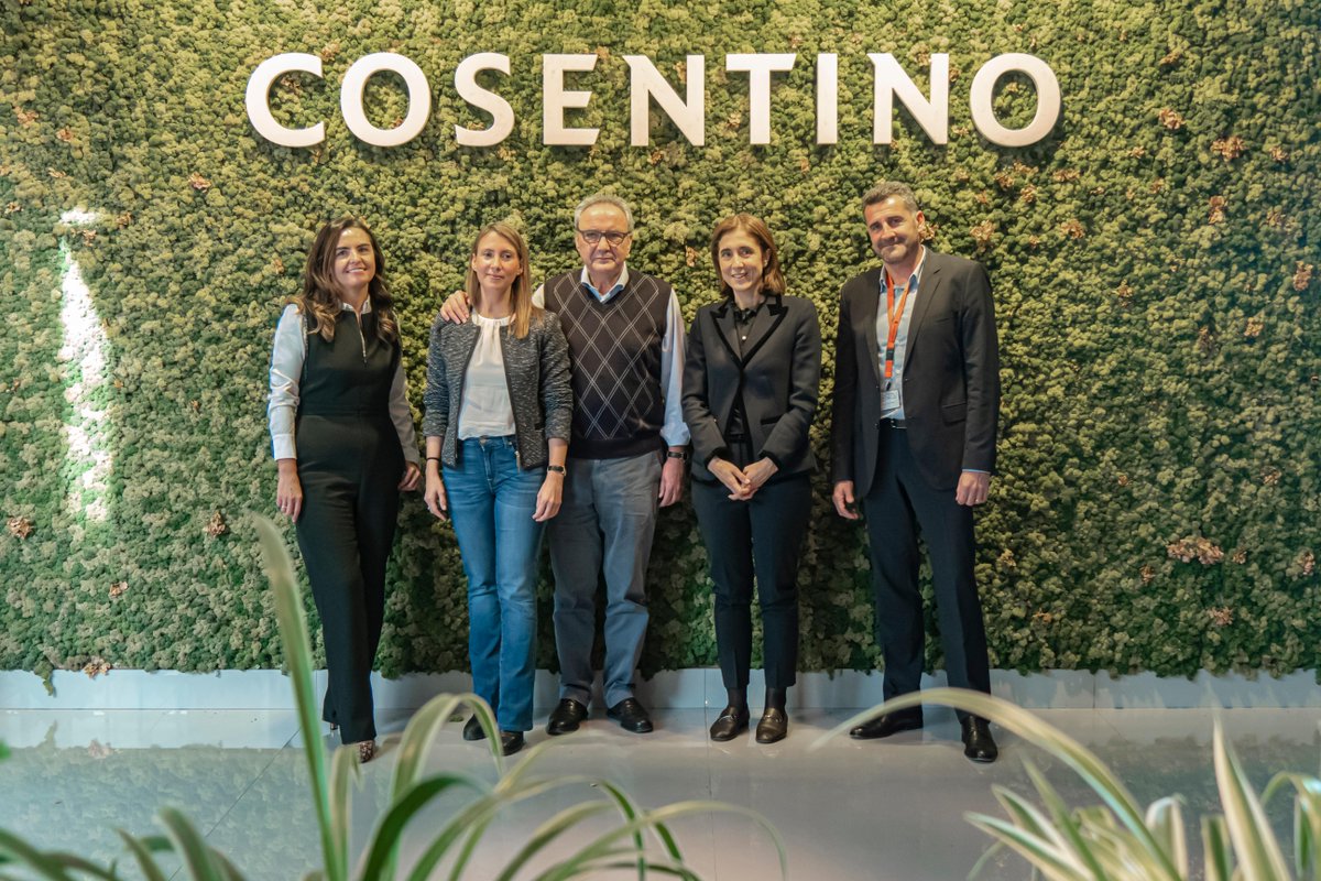 MicrosoftES's tweet photo. Nuestra CEO @Pillopez destaca a @GrupoCosentino como ejemplo mundial de #liderazgo innovador basado en la #tecnología en la jornada sobre #TransformacionDigital organizada por la compañía para sus + de 4.800 empleados donde ha participado nuestro partner @Encamina
 
#MicrosoftDay https://t.co/9Gbf1ev6gr