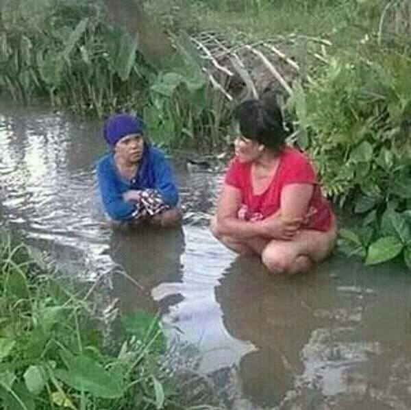 samuelchrstnn's tweet photo. Elsa sama Anna waktu kejebak di hutan https://t.co/PlMY81HMlO