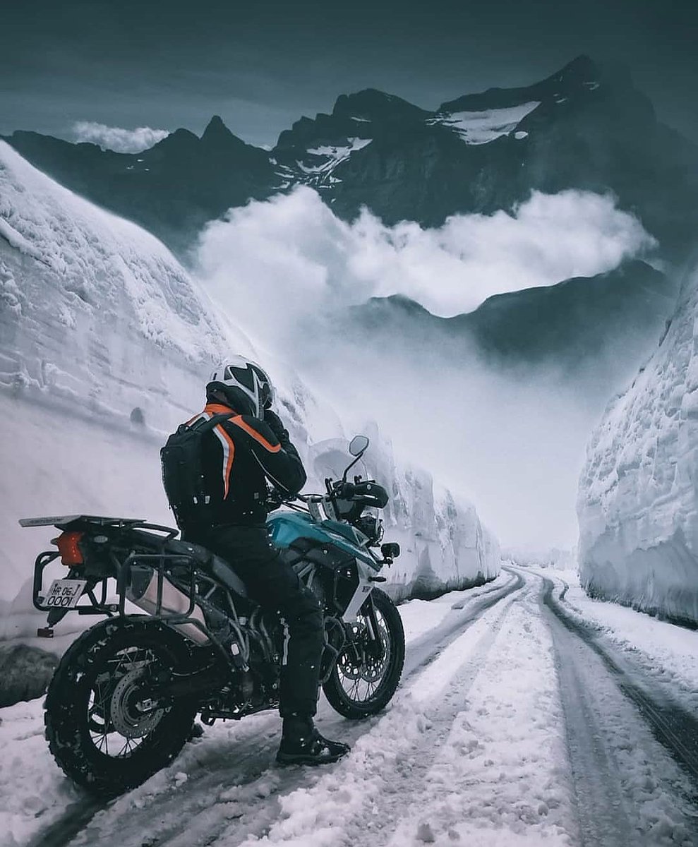 plans2pick's tweet photo. #rohtangpass #manali #travel #snow #trip #travelgram #instatravel #nature #travelphotography #backpacking #solo #bikeride #solotravel #plans2pick #solotrip #exploresolo #himachalpradesh #rohtang #himalayan #mountains #adventure #manalidiaries #tour #himalayas #planstopick https://t.co/JaWJPQ9Spf
