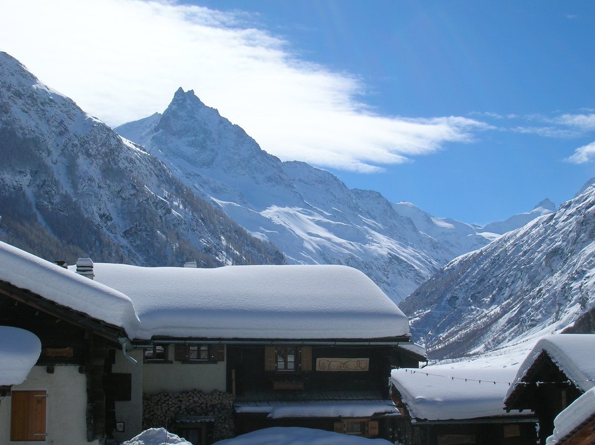 foxtrailschweiz's tweet image. Auch der Fuchs macht Winterferien und entspannt sich in einem schönen Bergdorf inmitten malerischer Natur.
Ein neuer Foxtrail entsteht! Doch von welchem Dorf sprechen wir?