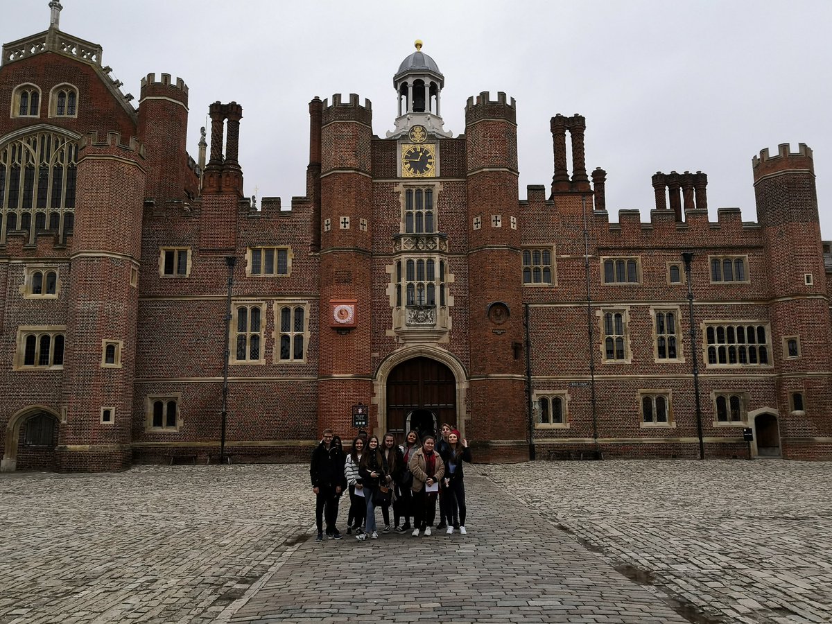 WGSGHistory's tweet image. A great trip with our Year 13 class investigating the Tudors. A really engaging deep dive into the rise and fall of Thomas Wolsey at @HampCourtPal and then an immersive study with 500 year old documents on Tudor rebellions at @UkNatArchives. @WilmingtonGSG