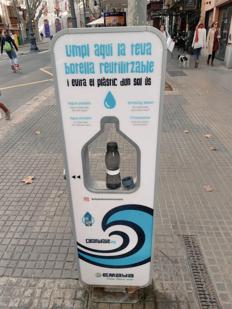 viranapla's tweet photo. Fantástica iniciativa de @EMAYA_Palma y #Cleanwave.org en Palma en pro del agua de grifo. 🚰💦 Un paso más hacia ese desarrollo sostenible anhelado. 🌍🔄🌎 #SalutIAiguaDeGrifó #cleanwavemovement https://t.co/E1aPl6ipwK
