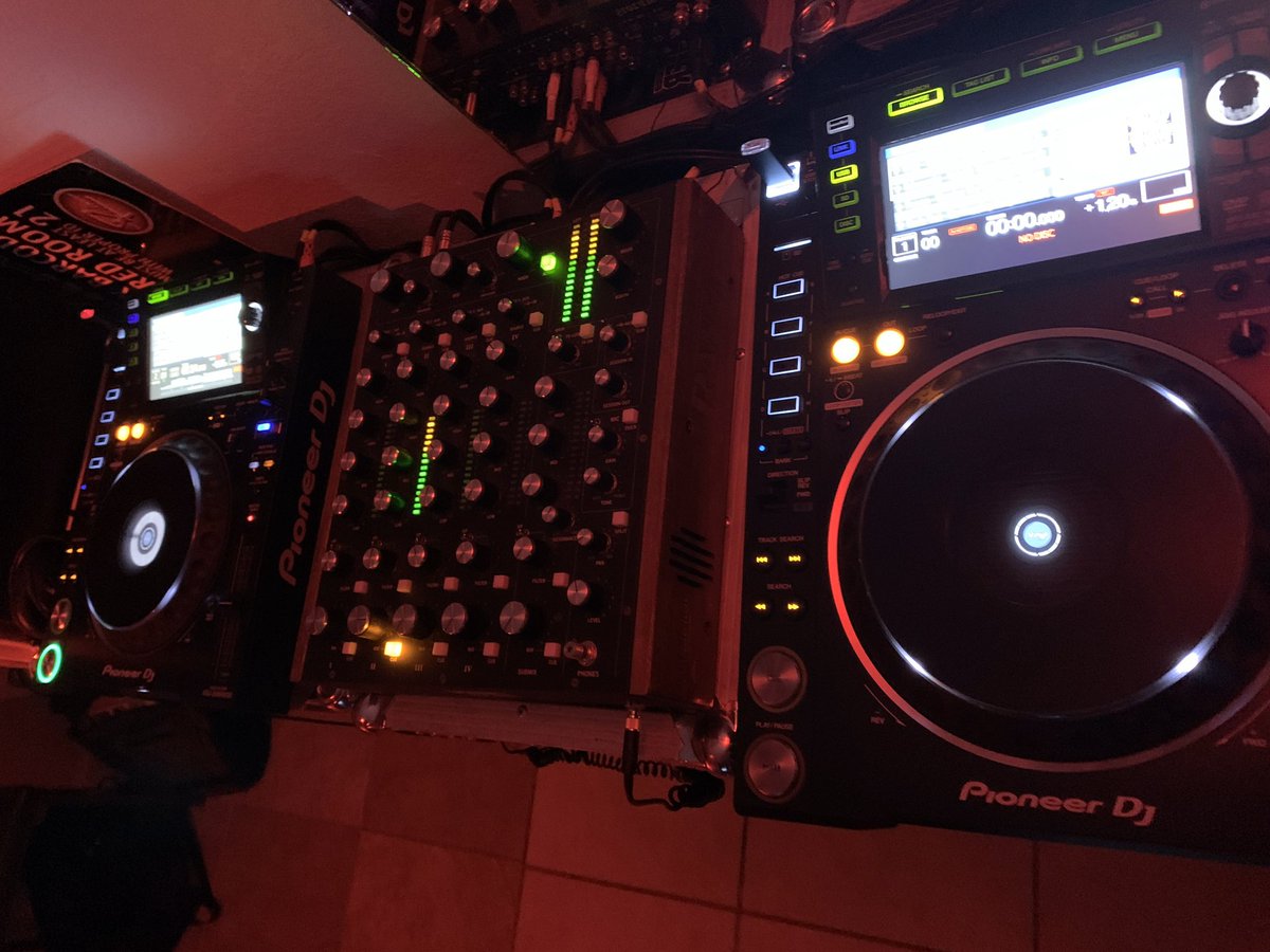 soulkitchenlv's tweet photo. Finally new CDjs Nexus 2 for the win... https://t.co/iiZBbbBc8X