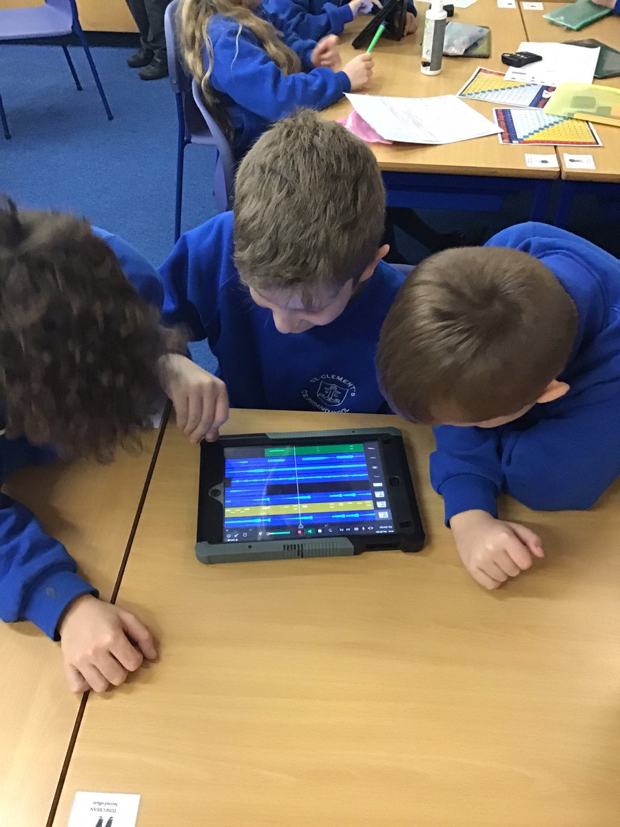 ClementSchool's tweet photo. Superstar DJs, HERE WE GO! Editing live loops. Adding live music to live loops. #computinginmusic #spinthat #djheros πππ https://t.co/89ZnVyabne