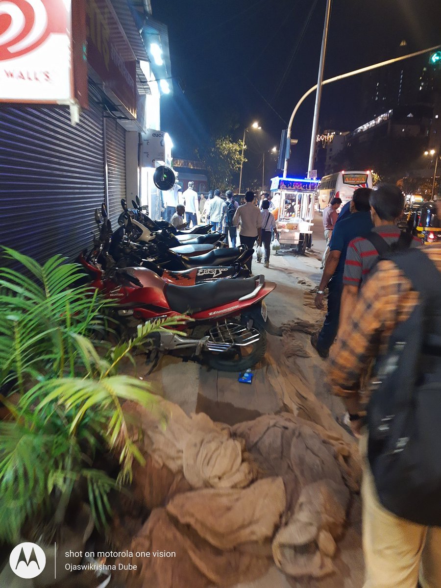 ojas_kaka's tweet photo. Is this the reason why the footpath on LBS marg at Bhandup opposite Dreams mall was widened..
Pic 1: The location in the morning
Pic 2-3: The same location in evening
#FreeFoothpath
@mybmc @mybmcWardS @MMRDAOfficial
@RoadsOfMumbai
@MCGM_BMC @PotholeWarriors @MumbaiPolice https://t.co/1JYYyBVx4g