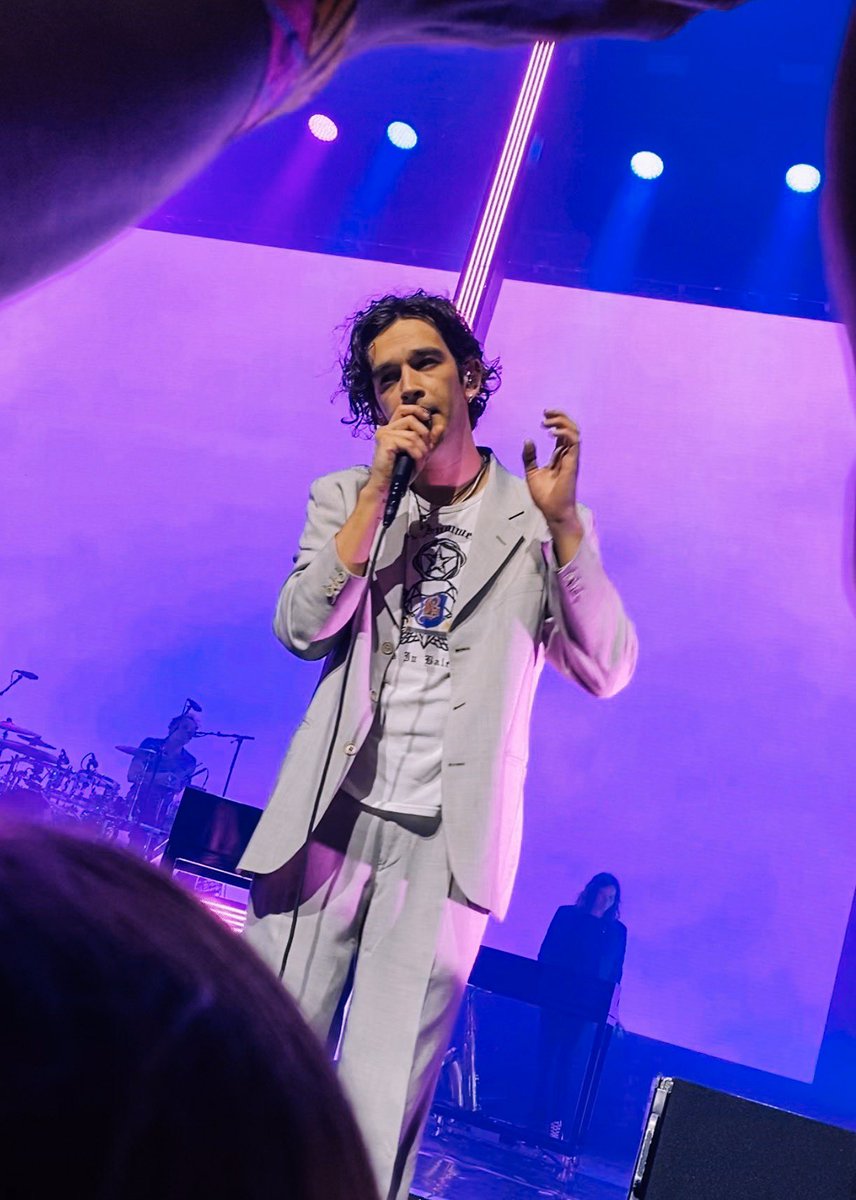 Out_of_the_Blue's tweet photo. Memories were made 💗 #the1975 @Truman_Black @pukascott #motherdaughterbonding #4thonedown #readyfor5 https://t.co/EOSTlsc9bV