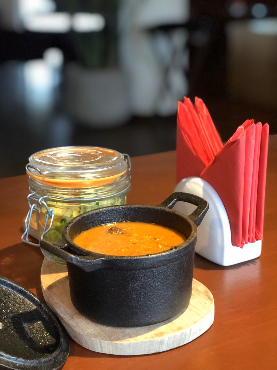 kamz26's tweet photo. Drooooooool! 
1.) Coca Catalans
2.) Albondigas De Cordero
3.) &amp; 4.) Picho Dé Gamba y ensalada 

#LaMesa 

#HappyHourCocktails https://t.co/LvbKpg3LgA