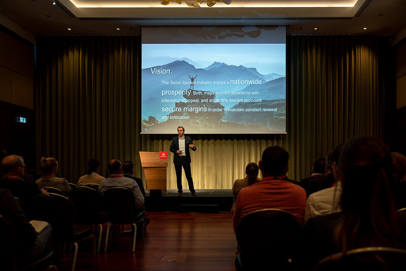 STnet.ch tweet media