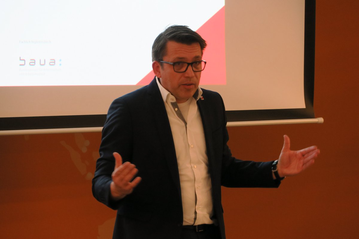 TransferPlus18's tweet photo. Nach diesem interessanten Austausch steht noch ein weiterer Punkt auf der Agenda: Stefan Soltmann (IG BCE - @igbce ) setzt mit einem Beitrag aus gewerkschaftlicher Sicht den Schlusspunkt. #transferplus #netzwerkkonferenz #inqa https://t.co/3wLItcpqw3