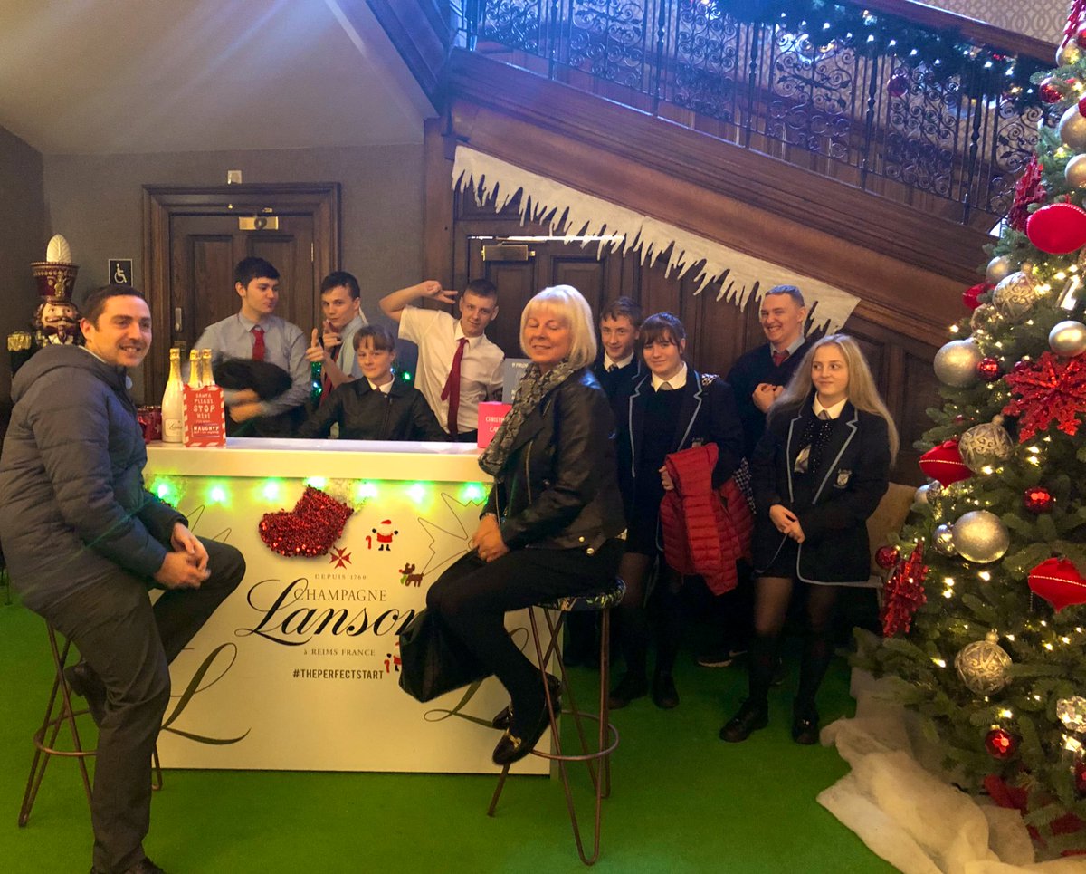 Magic of Christmas 🎄 has landed @GrandCentralGLA @IHG check out @zoltan_sz Gingerbread masterpiece on @STVNews tonight! #foodschoolscotland team enjoyed every minute..and macaron! 🍭 🍰