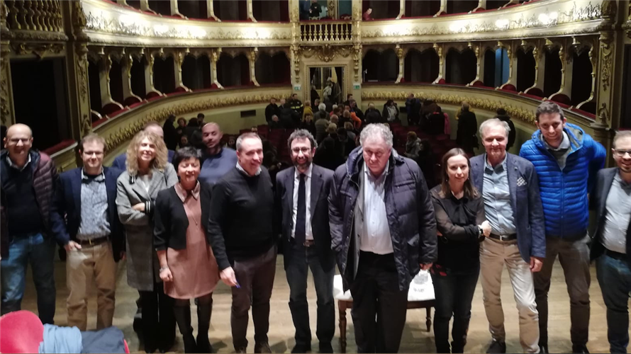 CLiberazione's tweet photo. Dialoghi, confronti,  punti di incontro per un contributo alla vita della città. Così a #Fidenza è nata l'associazione "Forum per il #Benecomune". Primo appuntamento: il dialogo tra Giorgio #Vittadini e il presidente di @AC1868  Matteo #Truffelli. https://t.co/mhrFqO86BH https://t.co/y70GBHK7n9