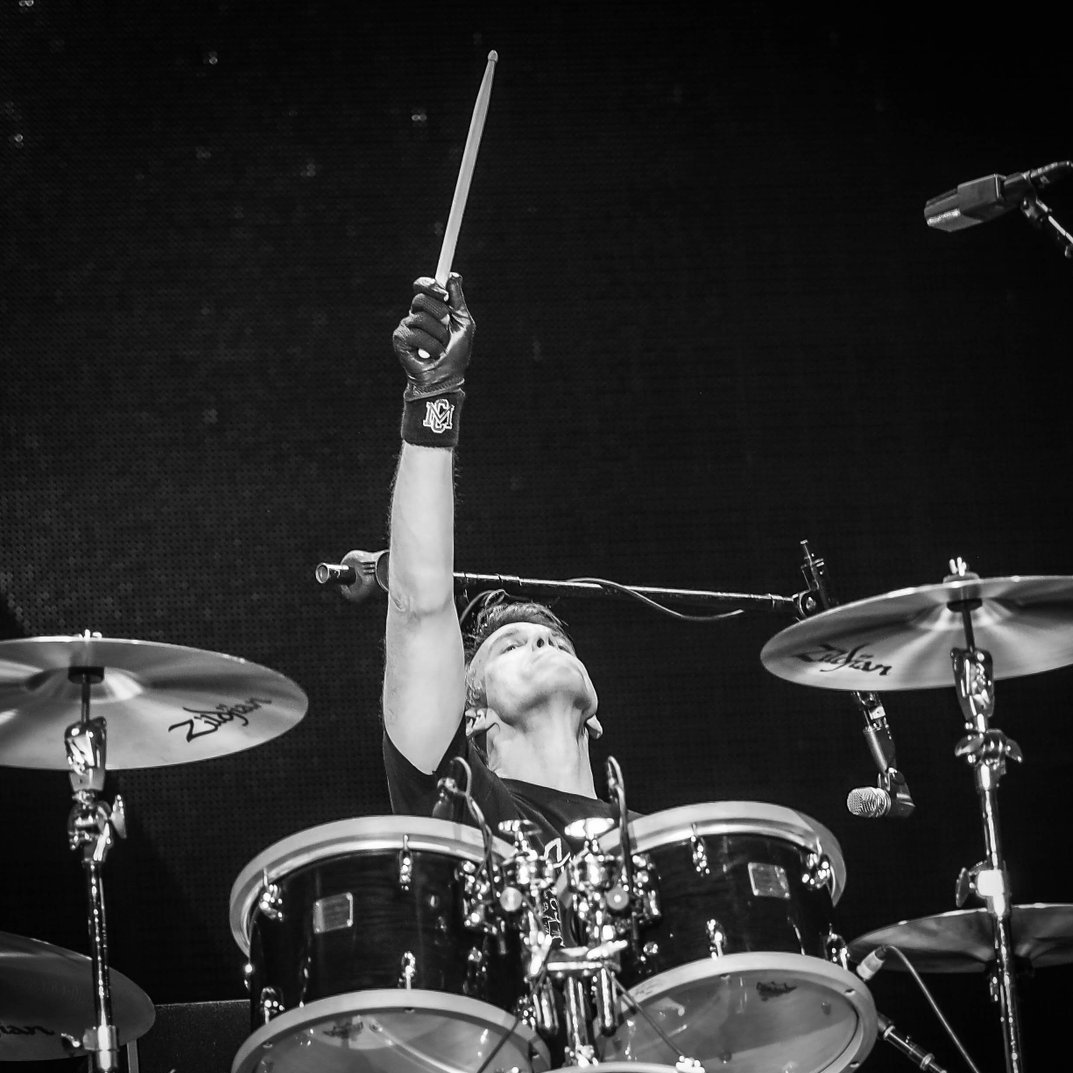 We\d like to wish everybody a very happy Thanksgiving and Matt Cameron a Happy Birthday.  