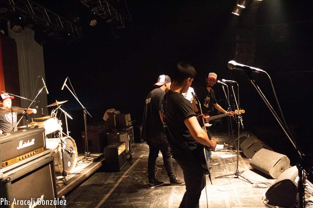 Recuerdo de nuestro paso por Krakovia siendo teloneros de Viejas Locas
.
.
Próximo sábado 30 vamos a estar tocando en Luzbelito a partir de las 23hs.
#pergamino #envivo #luzbelito #nuevacordoba #rock #rockdecordoba #recuerdo #krakovia #banda