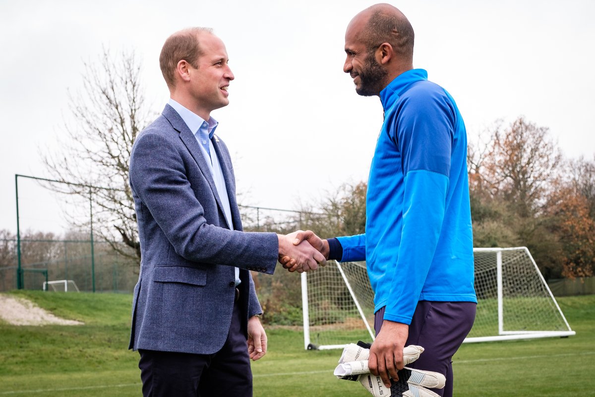 Great to chat about Oman with @OmanFA goalkeeper @AliAlhabsi ahead of The Duke of Cambridge's visit to the country next week!