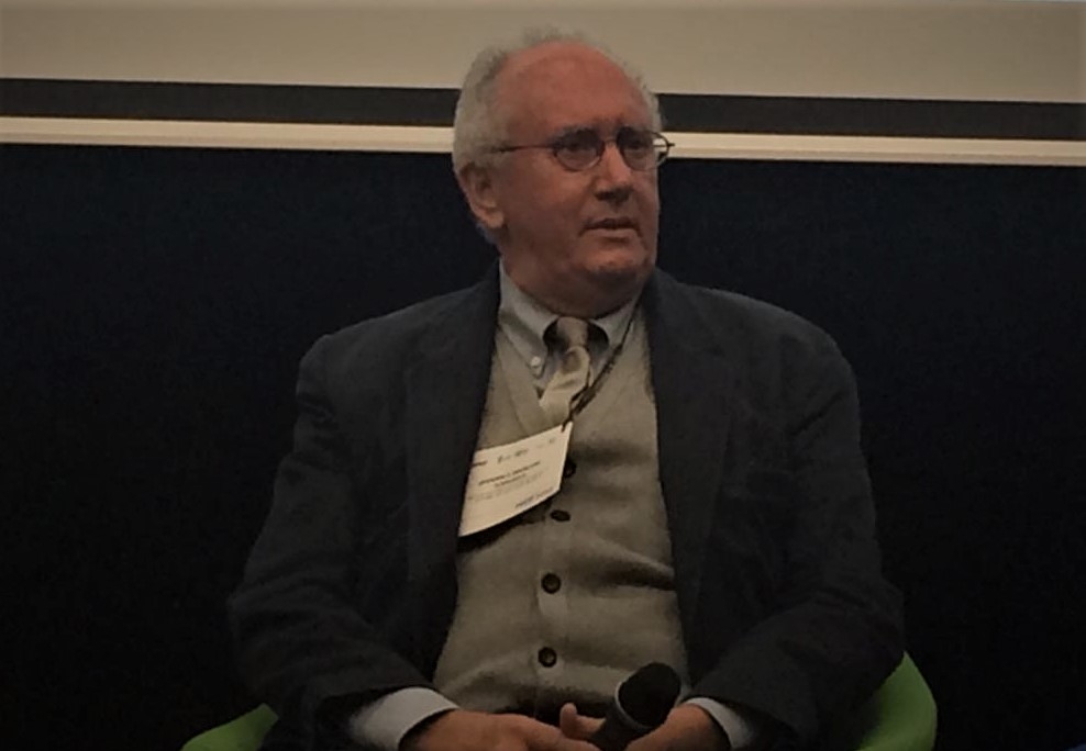 AgenciaFAPESP's tweet photo. Bernardo Mançano Fernandes, da @Unesp_Oficial, relatou na #FAPESPWeekFrance que movimentos socioterritoriais estão criando alternativas ao #agronegócio baseadas no desenvolvimento sustentável e na produção de comida livre de #agrotóxicos. https://t.co/ZkK0CIYXXu https://t.co/vPCvLDkRqj
