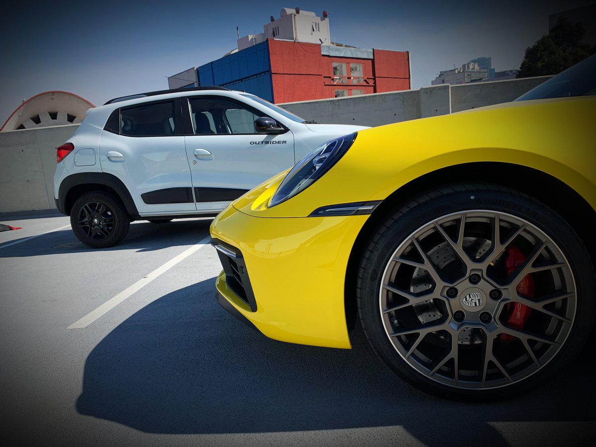 MRKONS's tweet photo. Una GRAN pieza de ingeniería automotriz... 😂ahh y al lado un Porsche 911 (992).
Es el GRAN #kwiddekons @RenaultMX #kwid #kwidoutsider #aksrenault https://t.co/uMtcEH6fNG