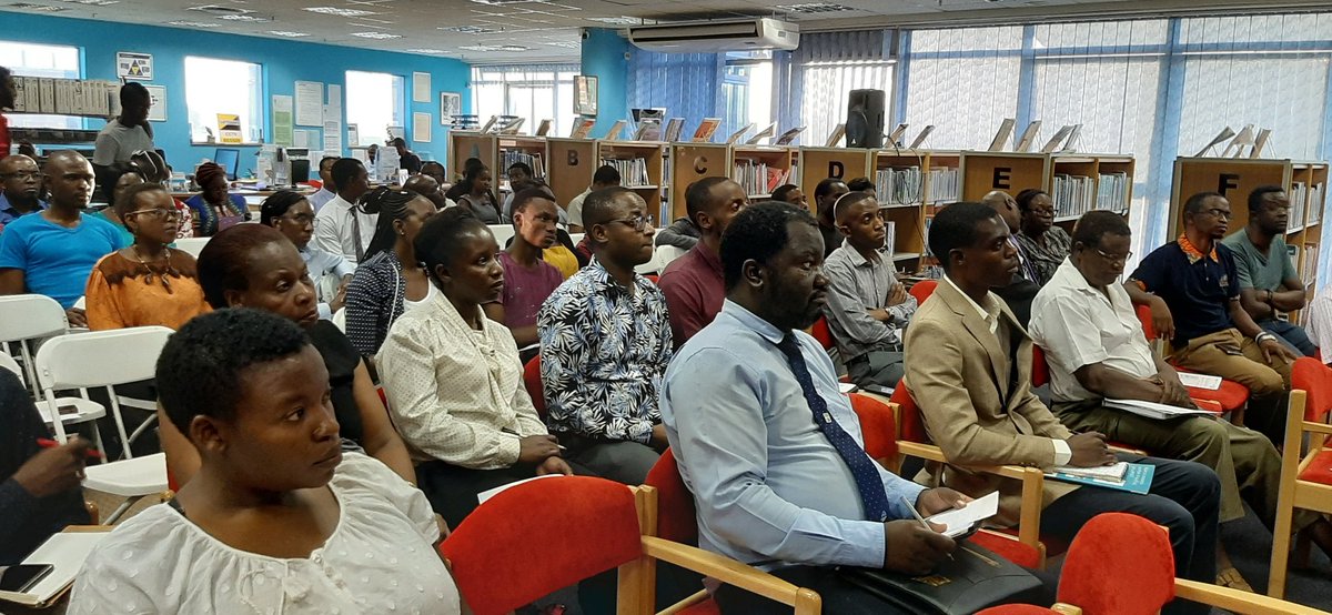 innov4africa's tweet photo. Engaging with @SimbaMhuriro. He's turning the #entrepreneurship narrative on its head. Very challenging talk. @zwBritish @TheOasisByo @melody_vee_ @mpiyesizwe #powerseries #BIGtalk #managementexpress https://t.co/sswSN6FHY7