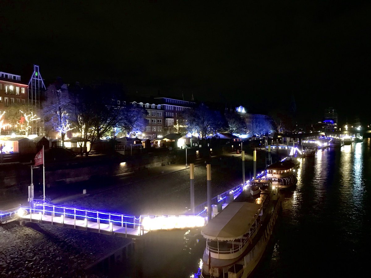 Wenn ganz #Bremen in blauem Licht erstrahlt, dann ist ganz klar Zeit für ⁦⁦<a href="/BremenAI/">BREMEN.AI</a>⁩ 😉