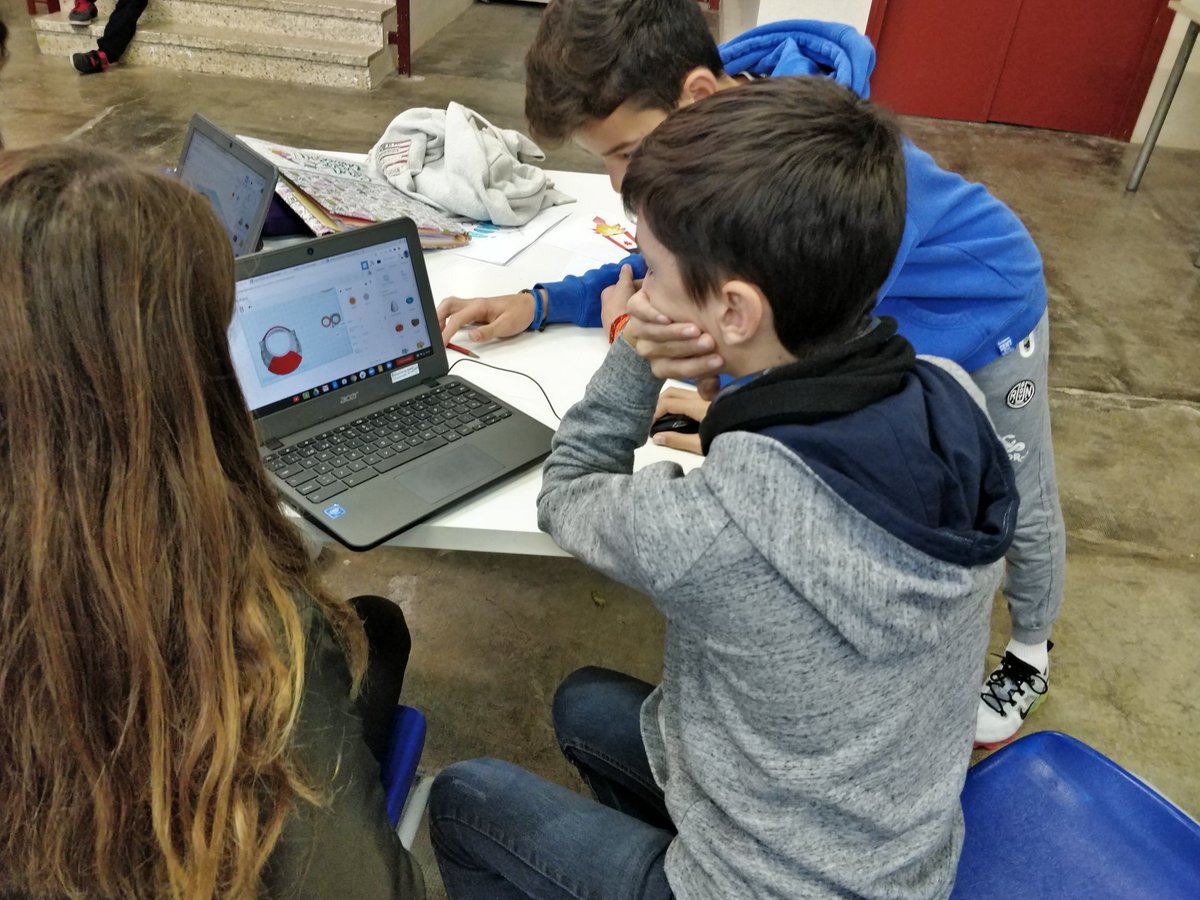 Make_and_Learn's tweet photo. 🚀🏫Potenciem el projecte "Jocs Olímpics" de 2n ESO @Escola_SSCC donant suport a l'aula amb l'eina @tinkercad. Van sortir unes torxes i medalles fantàstiques, ara toca imprimir-les en 3D!🤩🏅 #SHERPA https://t.co/ao5qwvQTb7