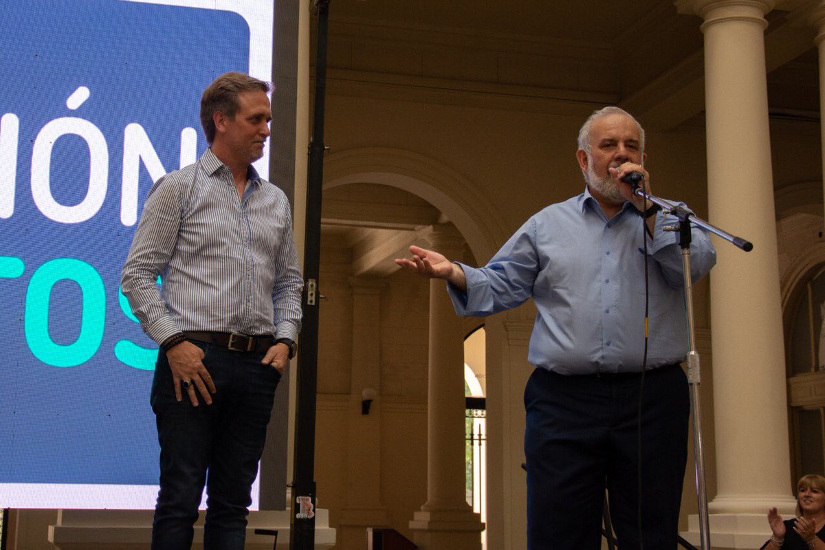 pschiuma's tweet photo. Gracias @justolamas por tu compromiso con la #EducaciondeAdultos y con los bonaerenses que más nos necesitan. https://t.co/pkEDw22heC