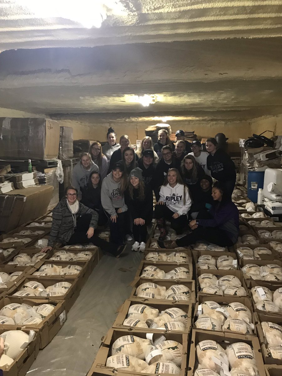 coachdoles's tweet photo. Happy Thanksgiving from RHS softball!! Thank you for your support!!! 🦃 https://t.co/kzzMavVQf6
