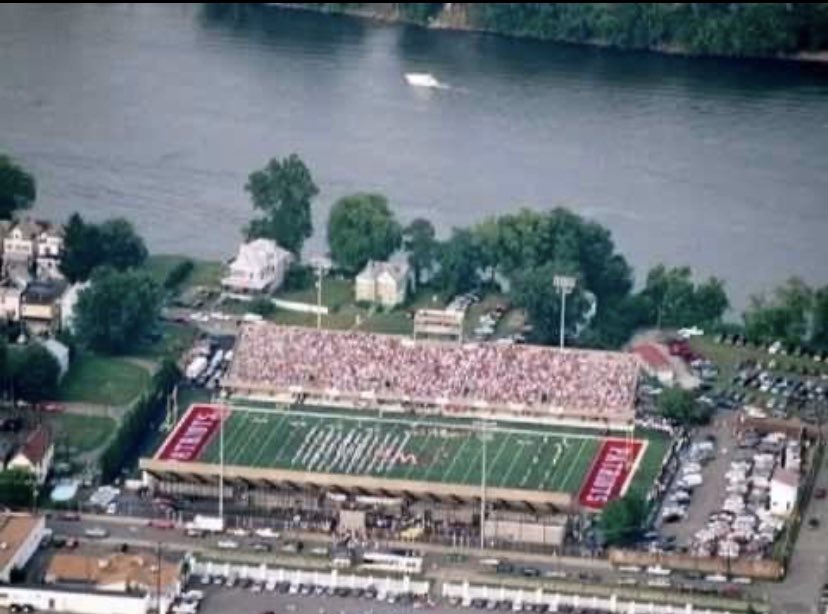 High School Football Stadiums tweet media