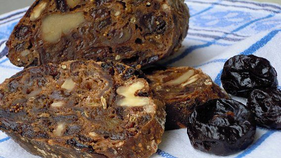 As promised, a thread on (Bavarian) German christmas bakery. 'Tis the season, after all. One of the oldest examples popular in southern Germany and Austria is the Kletzenbrot. Kletzen are dried pears and the rural population would add the dried pears to their bread during advent.
