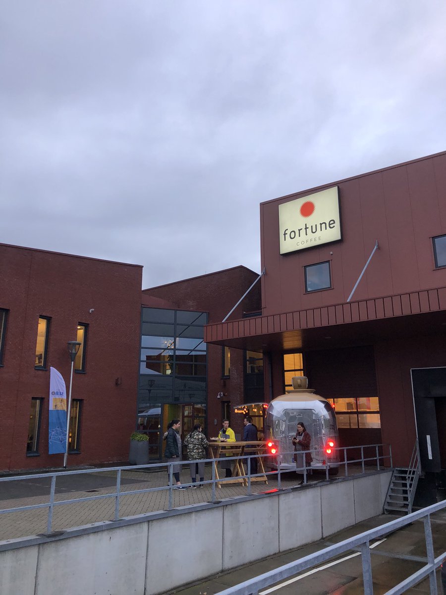 ArendsKathy's tweet photo. Bijzonder werkbezoek aan @fortunecoffeeNL en uitreiking van SEBO keurmerk (sociaal economisch betrokken onderneming) aan meerdere bedrijven. Symbolisch een keurmerk in ontvangst mogen nemen van wethouder @margreet_vdriel @gemZoetermeer voor @Lansingerland. https://t.co/VgaoFSjEJM