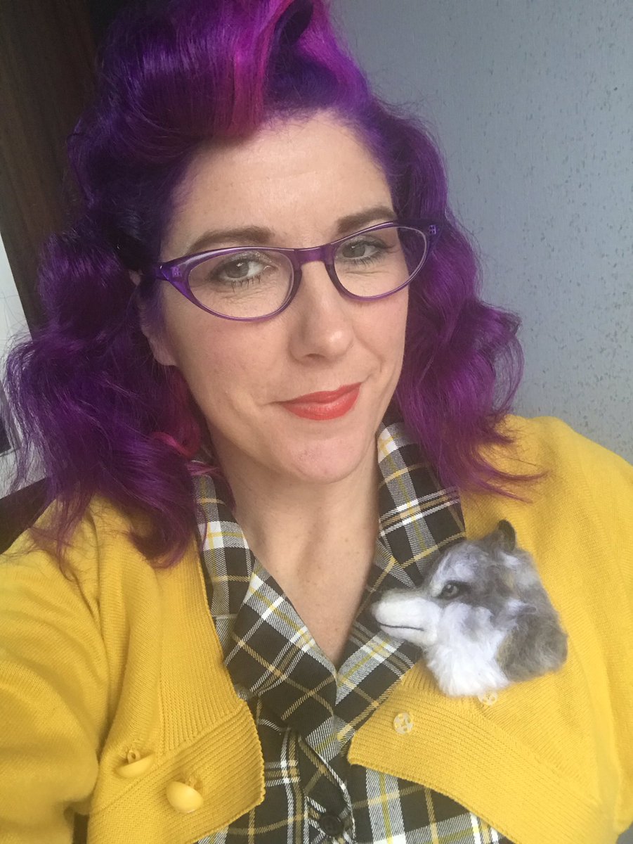 There will be a discount code for tomorrow it’s going to be awesome #vintageootd #vintageclothing