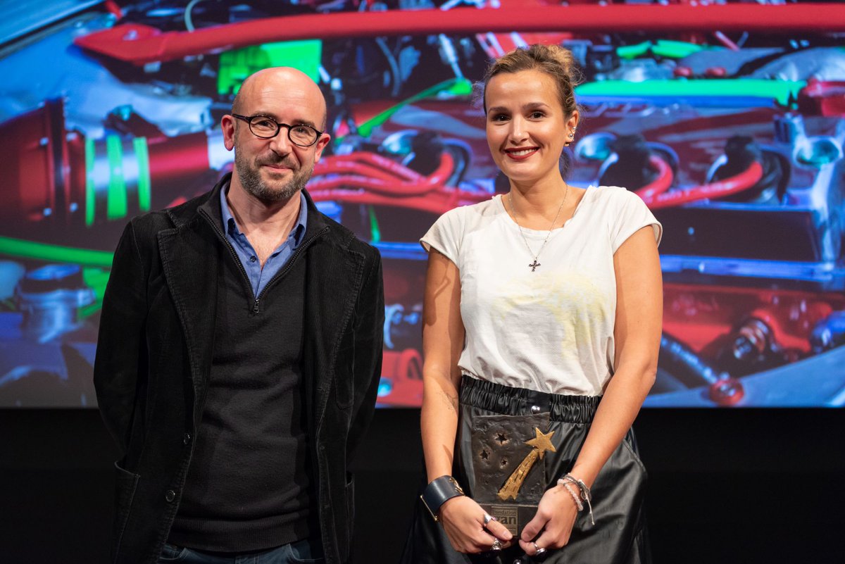 semainecannes's tweet photo. Bravo à Julia Ducournau, lauréate 2019 pour TITANE de l'Aide à la Création de la @FondationGan ! Réalisatrice de GRAVE pour sélectionné en compétition à la #SDLC2016, Julia Ducournau avait fait ses gammes en tant que réalisatrice avec JUNIOR, son premier court à la #SDLC2011 ! https://t.co/kKIr33dsqT