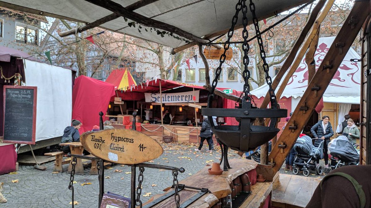 ComeToKnowMe's tweet photo. Esslingen: Medieval Christmas Market https://t.co/wgUtbe5DIw