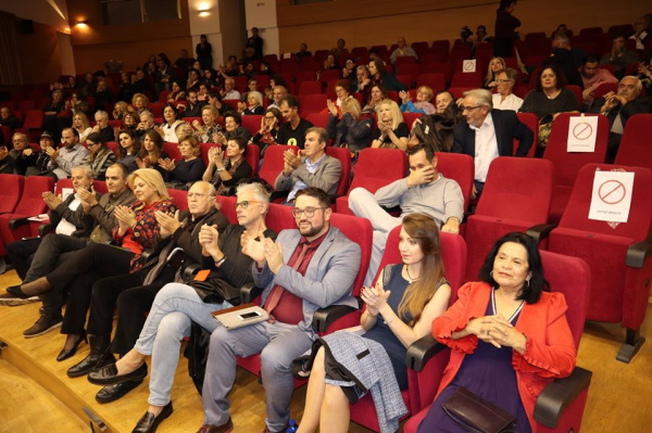 dimosiografia_'s tweet photo. Νέα τιμητική διάκριση απέσπασαν τα #Ίχνη στην κατηγορία Ταινία Ντοκιμαντέρ Μικρού Μήκους του Φεστιβάλ Ελληνικού Ντοκιμαντέρ Χαλκίδας - DocFest, προσθέτοντας ακόμη μια επιτυχία στη μέχρι στιγμής πορεία τους!
#AdvancedMediaInstitute https://t.co/IqvH3cDFEa