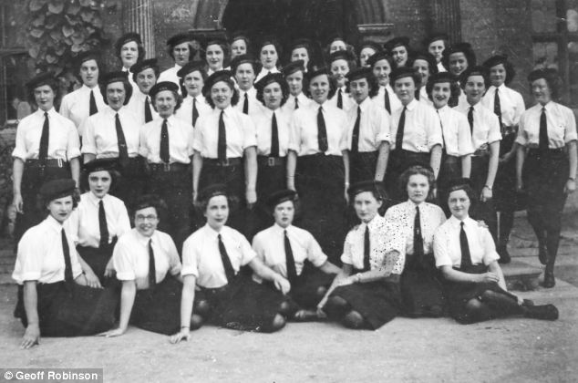 wicho's tweet photo. Me encanta que @sailormerqury haya mencionado a las programadoras del Colossus en su charla de #CerebroBoca19. Son, junto con las programadoras del ENIAC, pero aún más que ellas, las grandes olvidadas de la historia de la informática. https://t.co/d4zj0chsAj