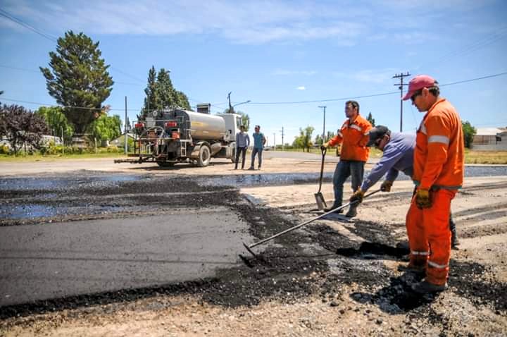 En Fernández Oro, estamos repavimentando uno de los principales accesos a la ciudad, en calle Rivadavia desde la ruta 65. Una obra que mejorará el tránsito, y que se suma a las recientes cuadras asfaltadas en la Avenida Primeros Pobladores.