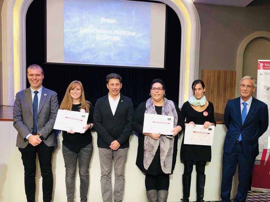 jmcruset's tweet photo. La coincidència ha fet que el premi que he entregat com a president del @PortdeTarragona, hagi estar a la Llar d’Infants del #serrallo! 😊 Enhorabona a tota la comunitat educativa del centre! #premisIMET https://t.co/4R9gx6hnVJ