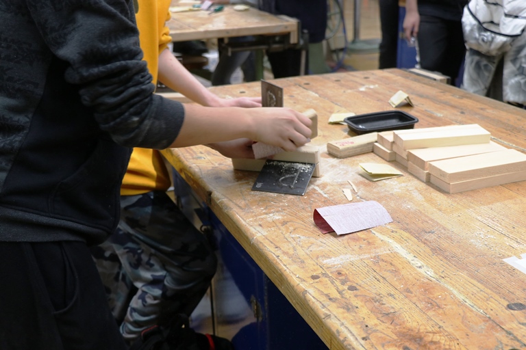 ugdsb's tweet image. Students in grade 8 have been getting a taste of what high school will be like through the secondary school Grade 8 Days. @JohnFRoss @CHSSHuskies @CCVISpartans @centredufferin @UGDSB_SHSM #TakeTech #UGInfo #UGTech ugdsb.ca/blog/grade-8-s…