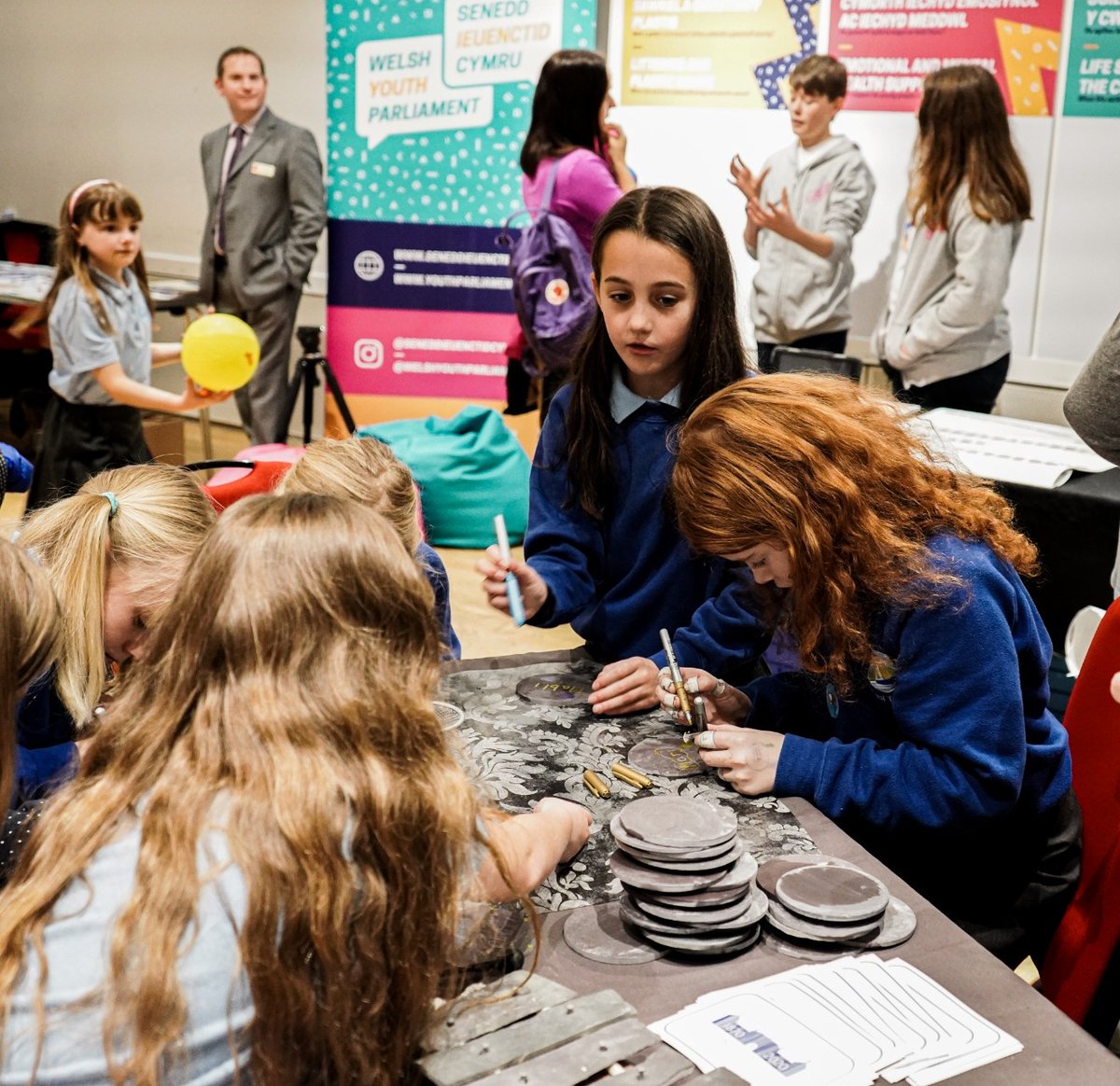 SeneddWales's tweet image. 📍 Yr Egin, Carmarthen
📆 Saturday 30 November
⏰ 11:00 - 16:00

Come along for a FREE family day, with brilliant performances, fun activities and interesting exhibitions to keep everyone entertained.

socsi.in/ro387

#GWLAD #Devolution20