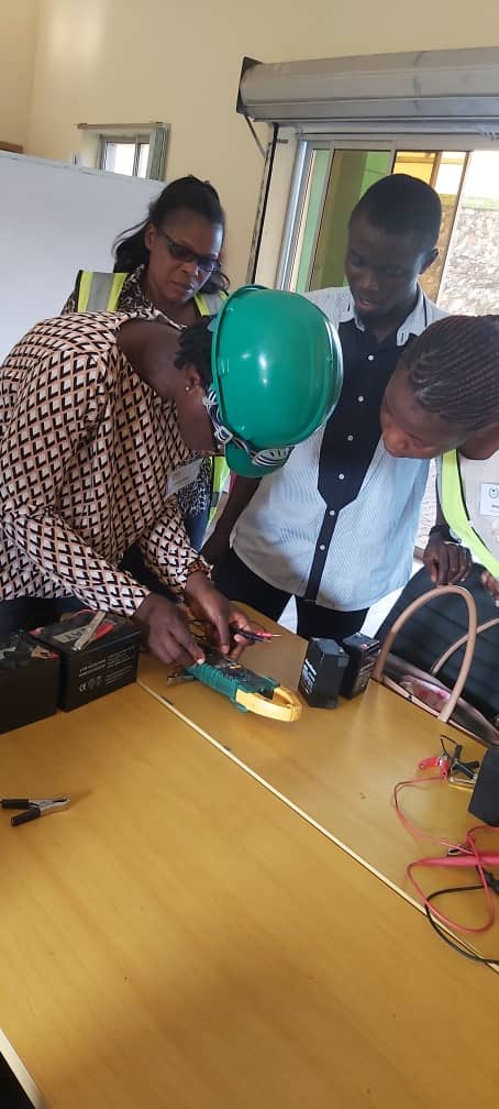 RETTInstitute's tweet photo. Practicals! Hands-on! Women learning solar technology, design and Installation. When women are trained in STEM, a lot of positive change is inevitable. Join us the next batch. Call 07018833484 https://t.co/v89GKmCGIy