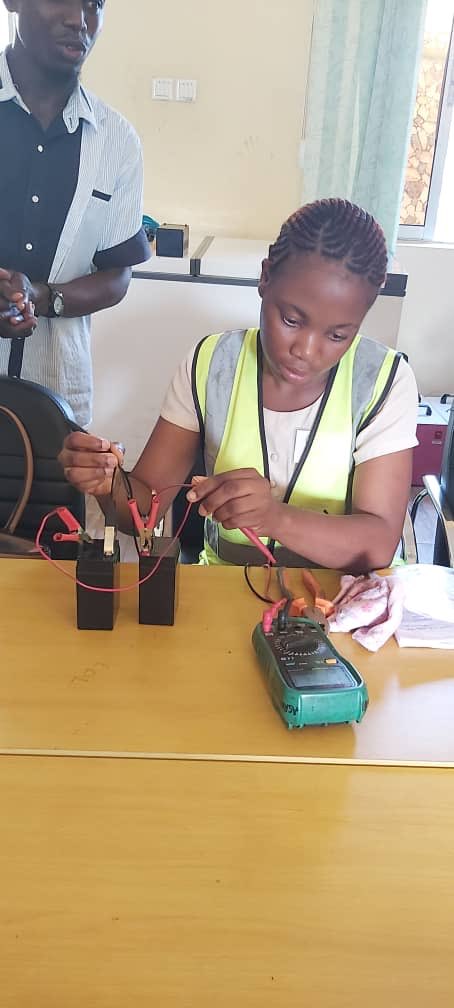 RETTInstitute's tweet photo. Practicals! Hands-on! Women learning solar technology, design and Installation. When women are trained in STEM, a lot of positive change is inevitable. Join us the next batch. Call 07018833484 https://t.co/v89GKmCGIy