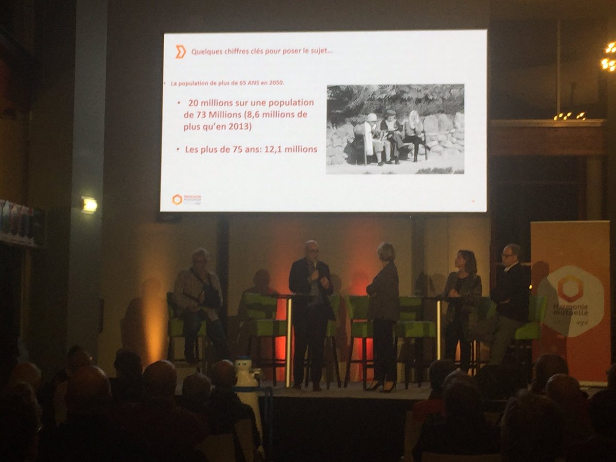 SPoublan's tweet image. Agora de Pau la suite.... témoigne de la direction de l’ephad d’ Arcangues 64 et de la société #Kompai Robots @Doc_NLeblanc anime l échange , sur la place des robots aujourd’hui en Établissement ou à domicile