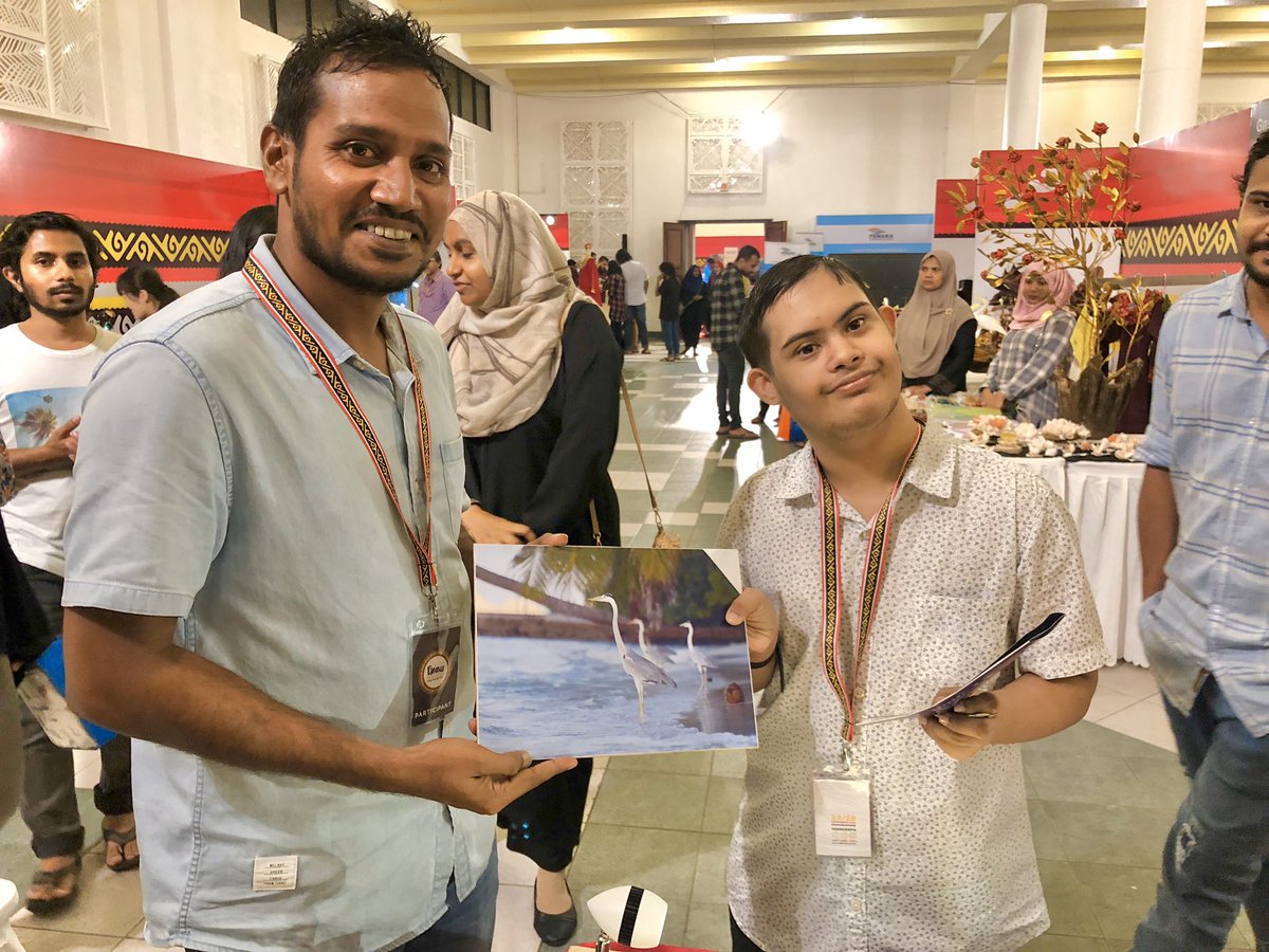 <a href="/MoosaWaseem/">Moosa Waseem</a> <a href="/fannuexpo/">Fannuexpo</a> <a href="/alirasheedahmed/">Ali Rasheed Ahmed 🇲🇻</a> <a href="/abdulla8nasif/">Nasif 🇲🇻</a> <a href="/AbulhoLuco/">Abulho Nizar</a> <a href="/Loabodu/">Hante</a> ހަދިޔާ ދެމުން މިދަނީ 😊