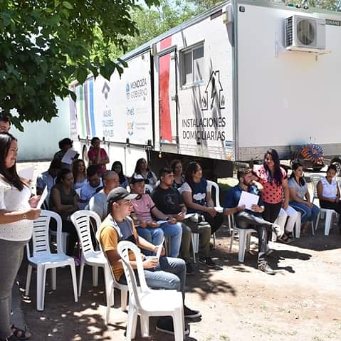 MunideSantaRosa's tweet photo. ENTREGA DE CERTIFICADOS DEL TALLER DE INSTALACIÓN ELÉCTRICA DOMICILIARIA 
Entre la @MunideSantaRosa y la Dirección de Educación Técnica y Trabajo de la D.G.E. se llevó a cabo en el distrito El Marcado el Taller de Instalación Eléctrica Domiciliaria.
@NormaVTrigo
@MzaDGE https://t.co/QdZQiidn7L
