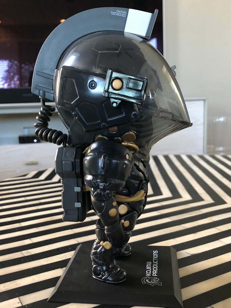 Preference Rusland boksning Suzi Hunter on Twitter: "I put the Jumbo Nendoroid Ludens hologram on all  of my creations in Death Stranding. I liked the cute little friend's design  so much I had to get
