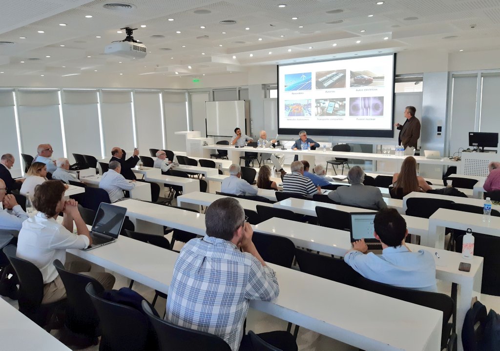 Último panel del seminario "el futuro tecnológico: energía y cambio climático" 

➡️ Ignacio Peña (Surfing Tsunamis) <a href="/IgnacioPena123/">Ignacio Peña</a> 
➡️ Ramiro Albrieu (CIPPEC) <a href="/ralbrieu/">Ramiro Albrieu</a> 
➡️ Andrés Lopez (UBA) <a href="/anlopez1962/">Andres Lopez</a>